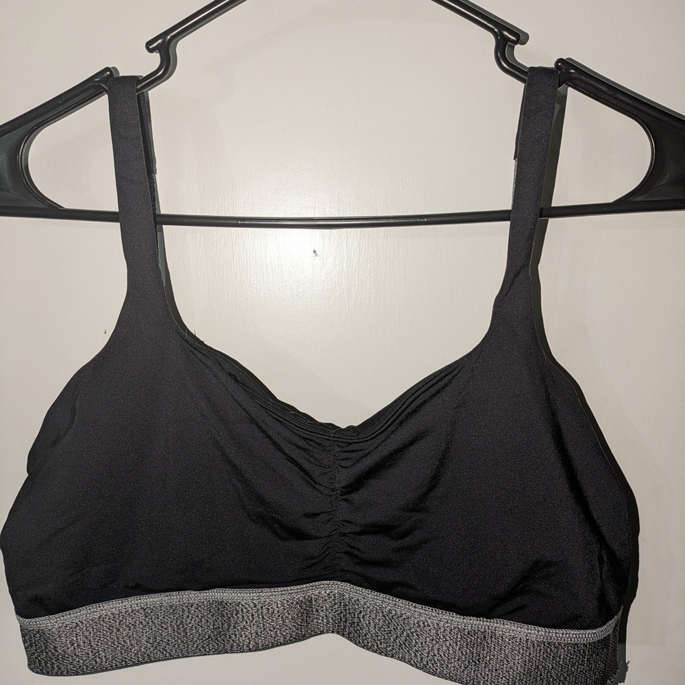 Everyday Black Ruched Sports Bra with Gray Contrast Band